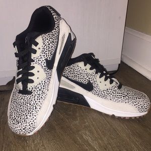 women’s Nike Airmaxs